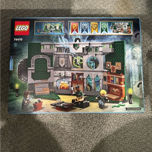 [LEGO] NWT Harry Potter Slytherin House Banner Building Set 76410 RETIRED - Picture 2 of 4